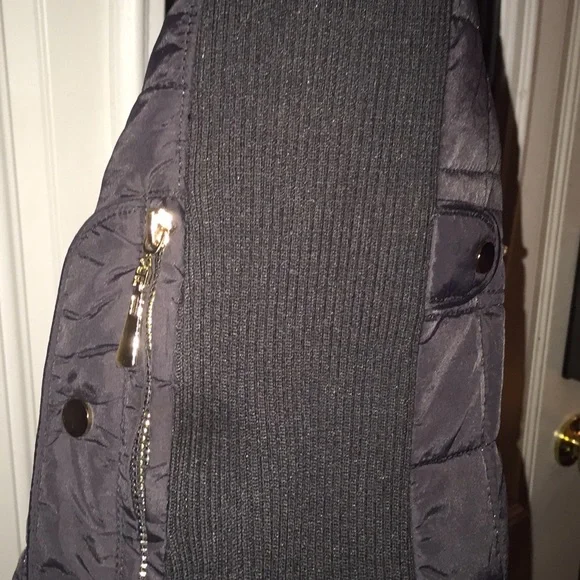 Kogmo Puffy Vest with Detachable Hood Size… - Picture 4 of 8